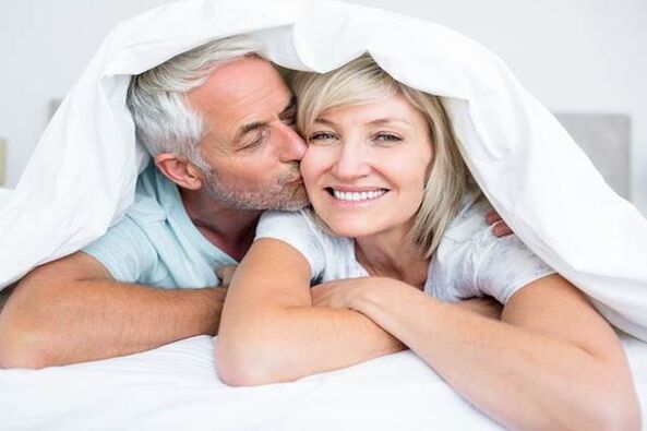 зряла семейна двойка