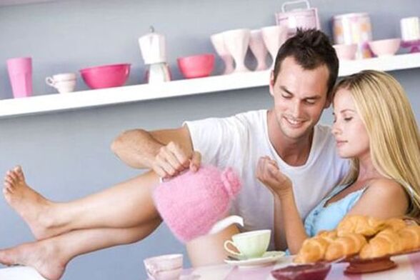 щастлив мъж и жена